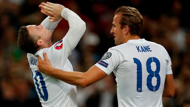 Wayne Rooney félicité par Harry Kane