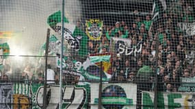 Des fans de l'AS Saint-Etienne lors d'un match de Ligue 1 à Angers, le 26 octobre 2024