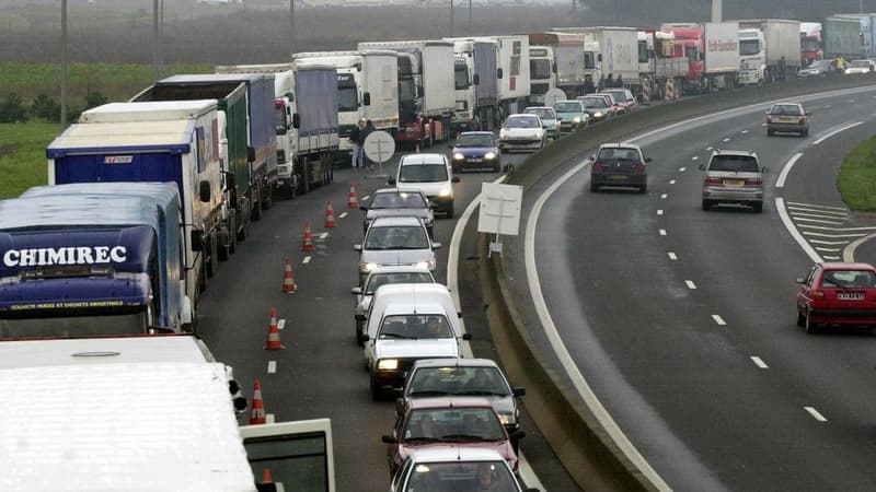 CGT et FO maintiennent l'appel à la grève à partir de dimanche soir, en attendant un "engagement écrit" du patronat.