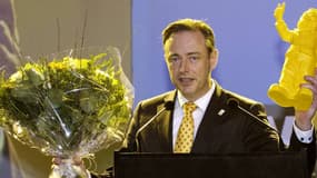 Bart de Wever, le chef de la N-VA, a présenté sa mascotte de campagne devant 4.000 militants dimanche, à Anvers.