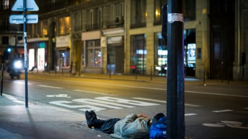 A peine plus d'un appel sur trois au 115, le numéro d'urgence des sans-abri, a abouti à une solution d'hébergement entre le 10 juin et le 10 juilllet, alors que le nombre d'appels a augmenté par rapport à l'été dernier, selon un baromètr...
