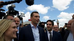 Le président du Rassemblement national Jordan Bardella en campagne à Chuelles (Loiret) le 14 juin 2024