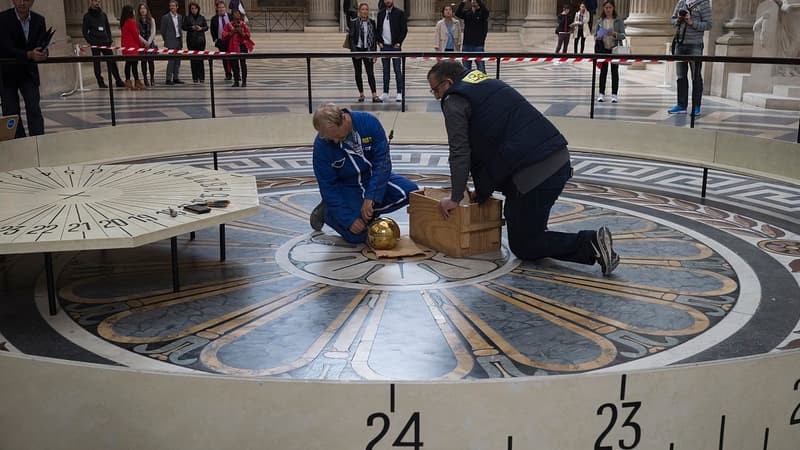 Le pendule de Foucault réinstallé sous le dôme du Panthéon