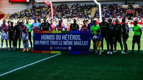Une action contre l'homophobie lors Monaco-Lille en mai 2023