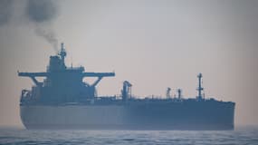 Le pétrolier "Eventin" au large de l'île de Rügen, en Allemagne, le 24 mars 2025. Le navire avait été immobilisé par les autorités allemandes, soupçonné d'appartenir à la "flotte fantôme" utilisée par la Russie pour contourner les sanctions internationales. 