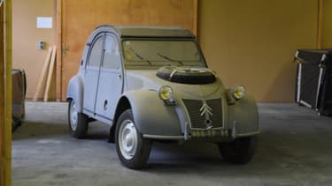 Cette 2CV Sahara de 1961 est la nouvelle ''Deuche'' la plus chère au monde. Elle a trouvé preneur pour 172.800 euros, un record.