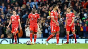 La déception des joueurs du Bayern après la défaite sur le terrain de Manchester City (3-0)