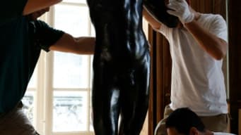 La sculpure "L'Age d'Airain" de Rodin réinstallée à l'Hôtel Biron à Paris le 15 septembre 2015 La sculpure "L'Age d'Airain" de Rodin réinstallée à l'Hôtel Biron à Paris le 15 septembre 2015