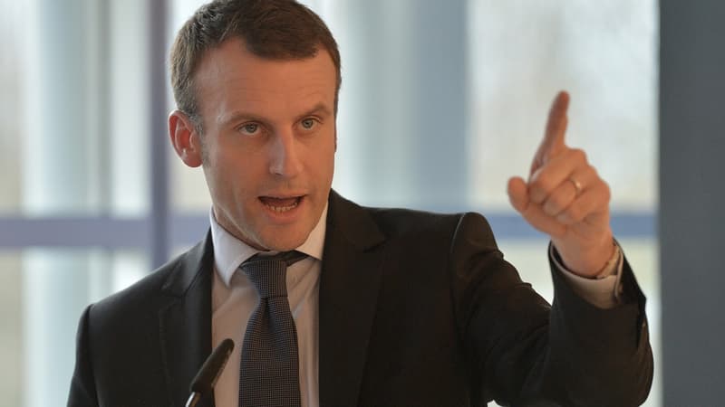 Emmanuel Macron tente-t-il de doubler François Hollande en vue de 2017? 