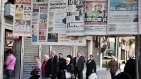 A Athènes, les clients de Cyprus Popular Bank, la seconde banque chypriote, tentent de retirer leurs économies, le 22 mars 2013.
