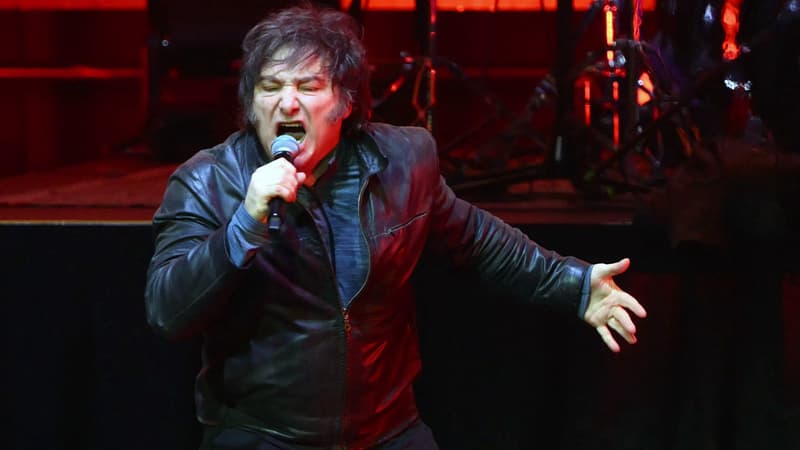 Lors d'un meeting, le président argentin Javier Milei est monté sur scène pour... Chanter