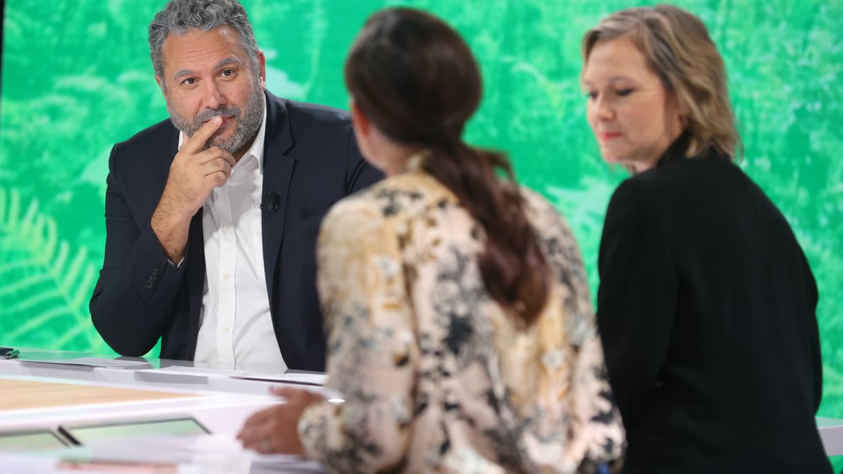 Bruce Toussaint, Roselyne Dubois et Ashley Chevalier sur le tournage de "2050: ouvrons les yeux", l'émission d'anticipation de BFMTV.