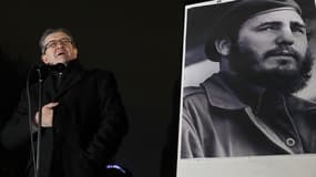 Jean-Luc Mélenchon, le 25 novembre à Paris, a rendu hommage à Fidel Castro, mort dans la matinée.