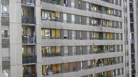 Barre d'immeuble dans la banlieue parisienne.