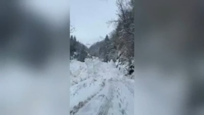10m de haut et 300m de long: après une avalanche, un mur de neige isole un hameau savoyard