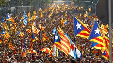 Dans la rue, les indépendantistes se mobilisent massivement pour réclamer la tenue d'un référendum sur l'indépendance de la Catalogne