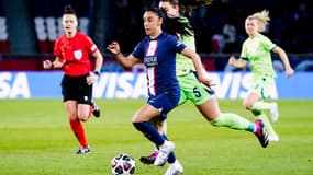 Sakina Karchaoui avec le PSG contre Wolfsburg en mars 2023