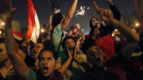 Des anti-Morsi fêtent la destitution du président islamiste mercred 3 juillet, sur la place Tahrir, au Caire.
