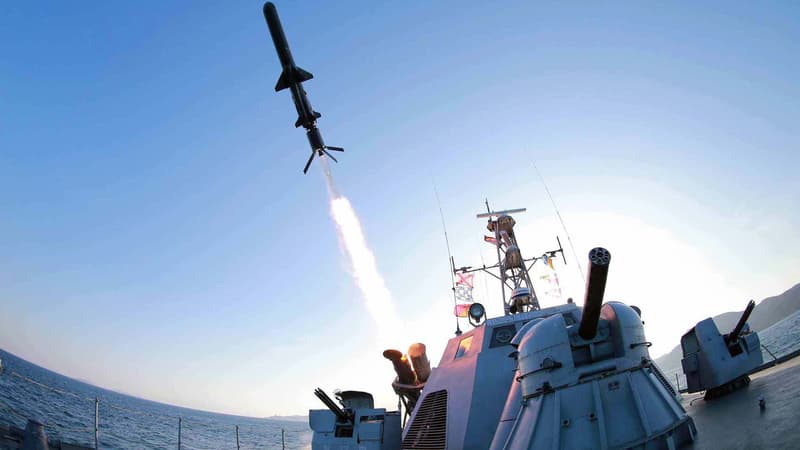 Photo non datée du lancement d'un missile naval par l'armée nord-coréenne.