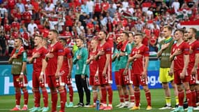 Les joueurs hongrois saluent les supporters à la fin du match de football du groupe F de l'UEFA EURO 2020 entre la Hongrie et le Portugal à la Puskas Arena de Budapest, le 15 juin 2021.