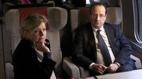 Sylvie Hubac avec François Hollande le 12 mars 2013 au retour d'une visite en Bourgogne.