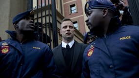 Oscar Pistorius en 2016 à sa sortie de la Haute Cour de Pretoria.