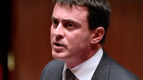 Manuel Valls a écourté sa visite aux Antilles pour revenir en France, où l'expulsion de la jeune Leonarda a causé des manifestations lycéennes et une vive polémique.