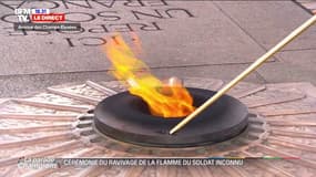Parade des JO: la Flamme du tombeau du soldat inconnu ravivée par Emmanuel Macron