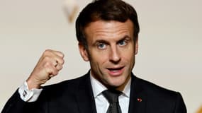 Emmanuel Macron lors de la remise des trophées des Rabelais des jeunes talents, à Paris, le 12 janvier 2022