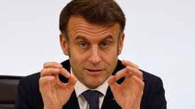 Le président français Emmanuel Macron s'exprime lors de la Conférence internationale sur la Syrie au Centre de conférences ministérielles, à Paris, le 13 février 2025.