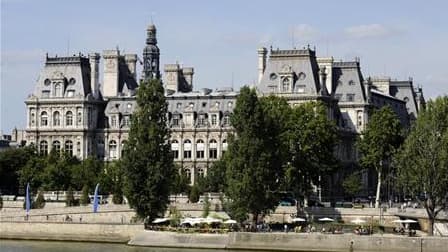 L'Hôtel de ville de Paris. Le secrétaire général de l'UMP, Xavier Bertrand, va proposer au bureau politique du parti de contribuer au financement de l'accord à l'amiable entre la ville de Paris et Jacques Chirac, destiné à mettre fin au contentieux sur le