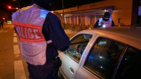 Contrôle de police à Blois le 17 mars 2021 après une nuit de violences urbaines (PHOTO D'ILLUSTRATION)
