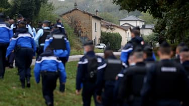 Des gendarmes de la compagnie de Bourgoin-Jallieu, lors des recherches pour retrouver Victorine, en Isère, le 28 septembre 2020.
