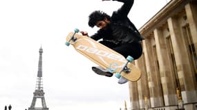 Un skateur au Trocadéro