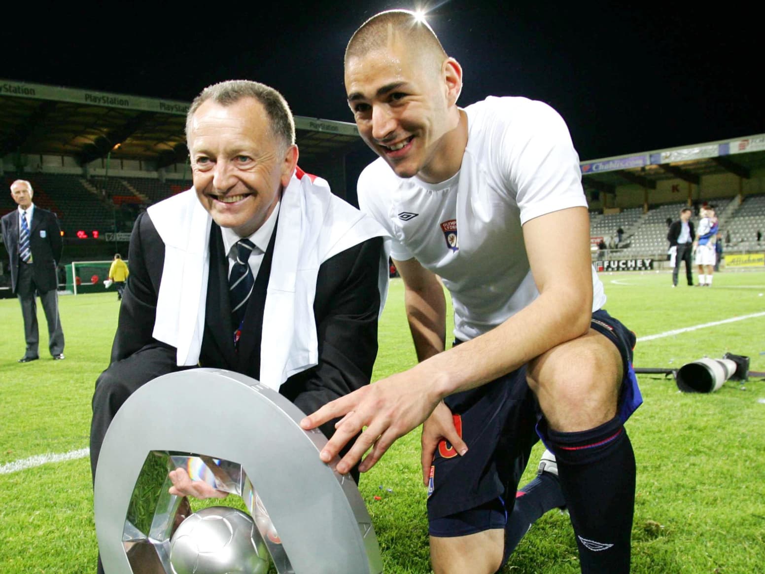 Programme Tribune OL N°16 - Lyon Vs FC Barcelone - Ligue Des Champions 2009 (Benzema)
