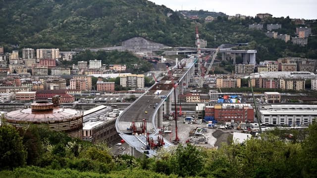 Le pont de Gênes en construction. 