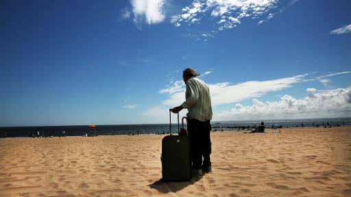Un homme sur la plage de Brighton le 20 août 2015 dans le quartier de Brooklyn à New York Un homme sur la plage de Brighton le 20 août 2015 dans le quartier de Brooklyn à New York