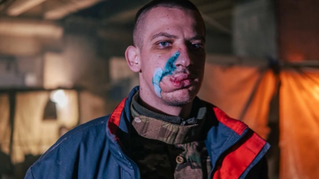Un soldat du régiment d'Azov retranché sous Azovstal Un soldat du régiment d'Azov retranché sous Azovstal