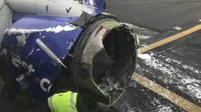Les images de l'avion New York-Dallas qui a vu son réacteur exploser