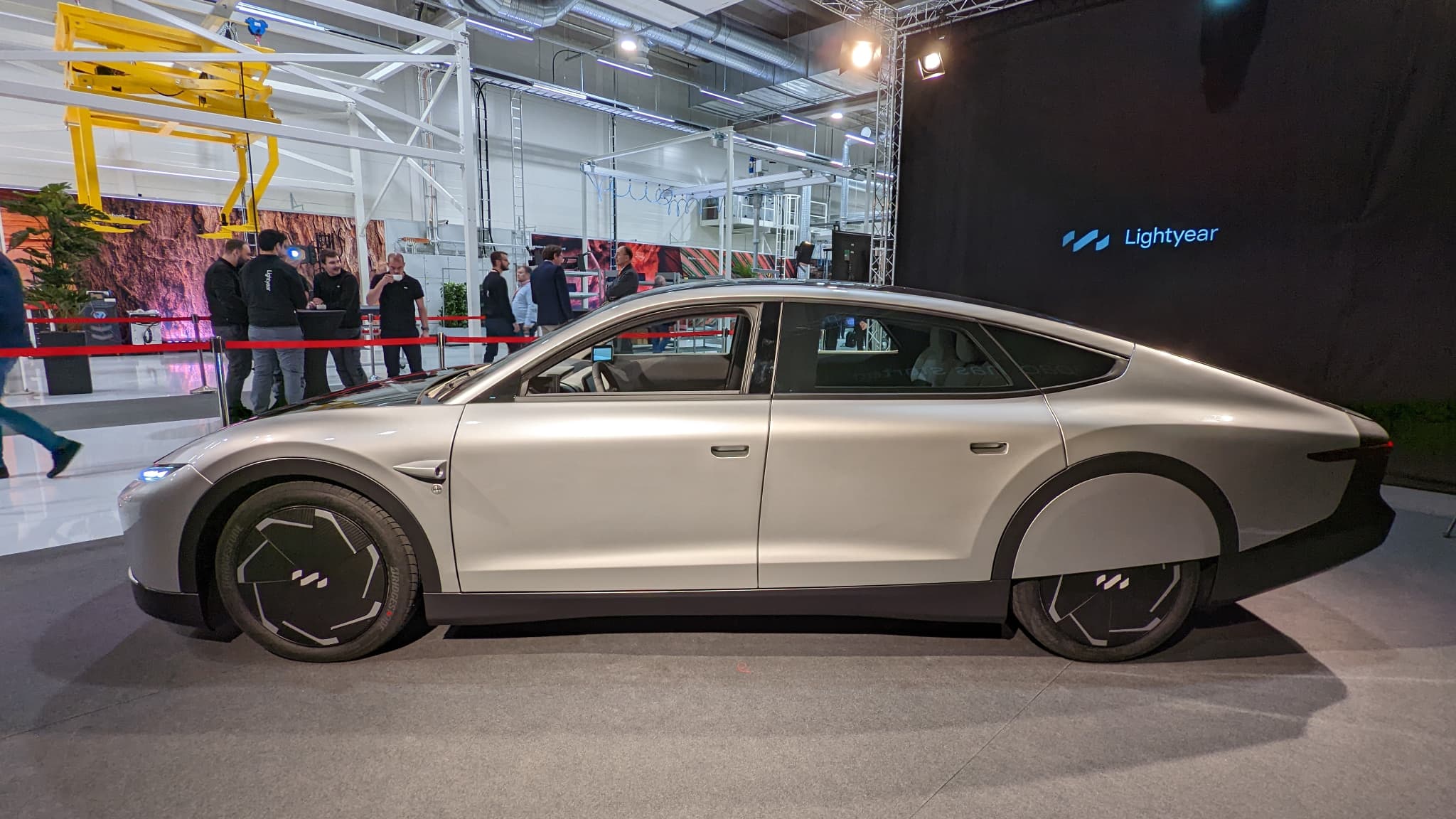 Le dernier exemplaire de pré-série de la Lightyear 0 permet d'apprécier un design centré autour de l'aérodynamise.