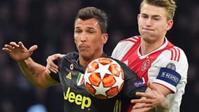 Mandzukic face à De Ligt.