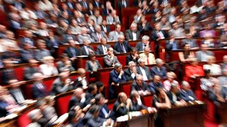 Les députés français ont étendu jeudi la liste des motifs de déchéance de la nationalité française aux condamnés naturalisés depuis moins de dix ans ayant causé la mort d'une personne dépositaire de l'autorité publique. /Photo d'archives/REUTERS/Charles P