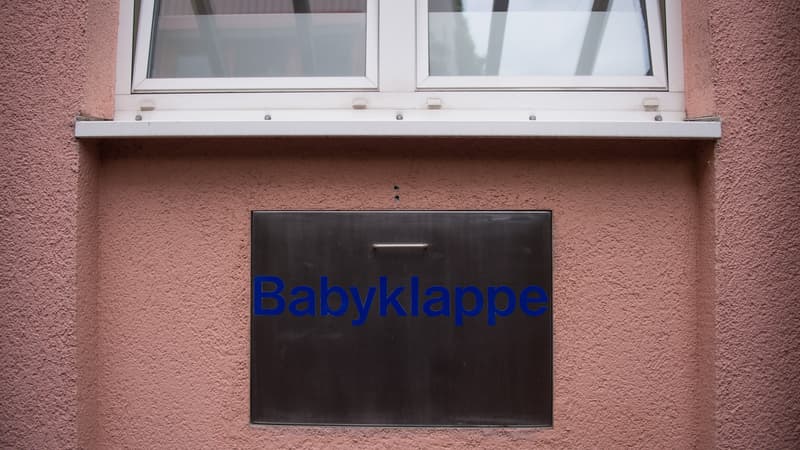 Au vu de la manière dont le cordon ombilical du nouveau-né avait été coupé, la mère biologique n'a probablement pas reçu d'assistance lors de l'accouchement, a indiqué la chaîne VTM.