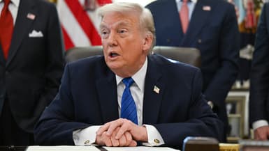 Le président américain Donald Trump prend la parole avant de signer des décrets présidentiels dans le Bureau ovale de la Maison-Blanche à Washington, le 30 janvier 2026. 