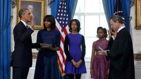 Le président Barack Obama a prêté serment dimanche lors d'une cérémonie privée à la Maison blanche, en présence de sa famille, pour un second mandat de quatre ans à la tête des Etats-Unis. /Photo prise le 20 janvier 2013/REUTERS/Larry Downing
