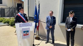 Yannick Neuder, auprès de Mickaël Paccaud, maire de Mions, et de Fabienne Buccio, préfète de la région Auvergne-Rhône-Alpes.
