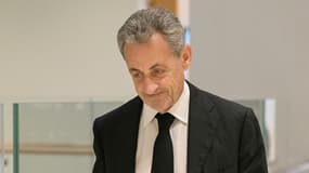 
L'ancien président français et accusé Nicolas Sarkozy arrive au palais de justice de Paris, le 20 janvier 2025, pour son procès pour avoir accepté un financement illégal de campagne dans le cadre d'un pacte présumé avec l'ancien dictateur libyen Mouammar Kadhafi.
