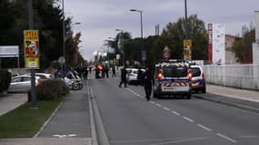 Trois personnes ont été blessées dans la collision, qui s'est produite devant une école de commerce à Blagnac