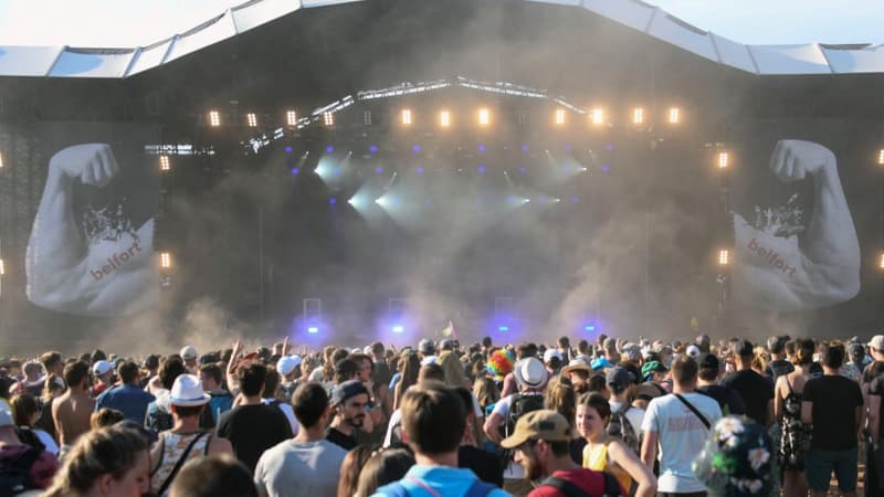 Des festivaliers aux Eurockéennes de Belfort le 6 juillet 2019. 