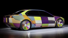 Au CES de Las Vegas, BMW a dévoilé ce 5 janvier 2022 une voiture capable de changer de couleur de carrosserie, sur une palette de 32 teintes.